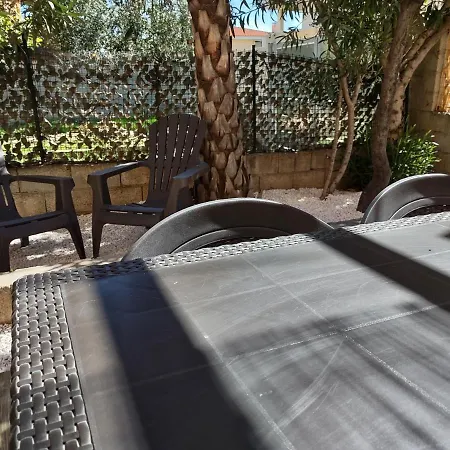 בית נופש Corallo With Private Garden אולביה